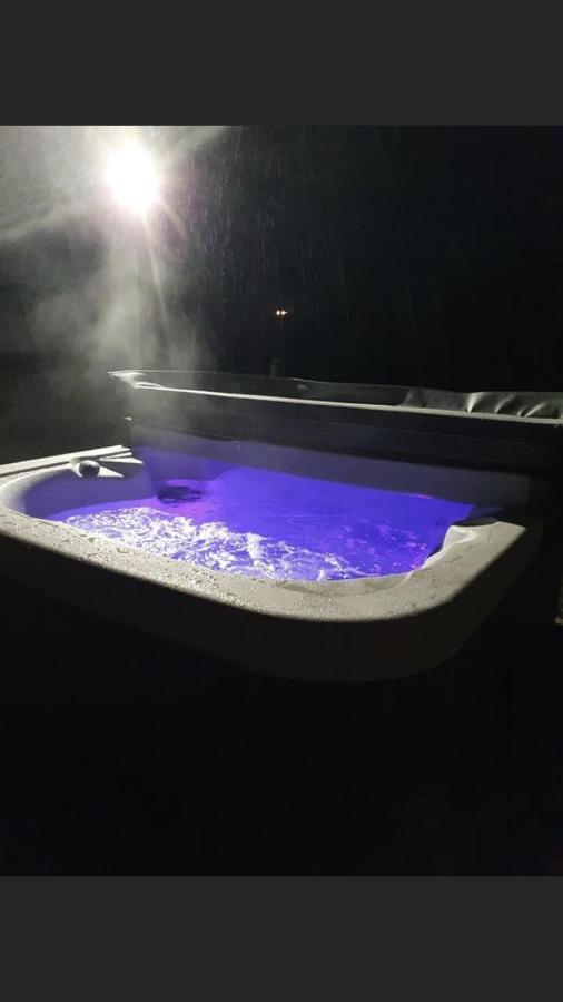 Отель Robins Nest Glamping Pod With Hot Tub Кит Экстерьер фото